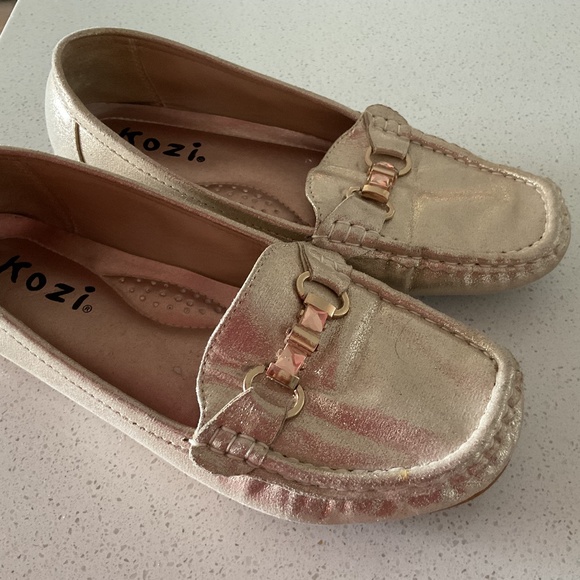 KOZI Loafer Shoes Gold Slip On 38 - Picture 1 of 5